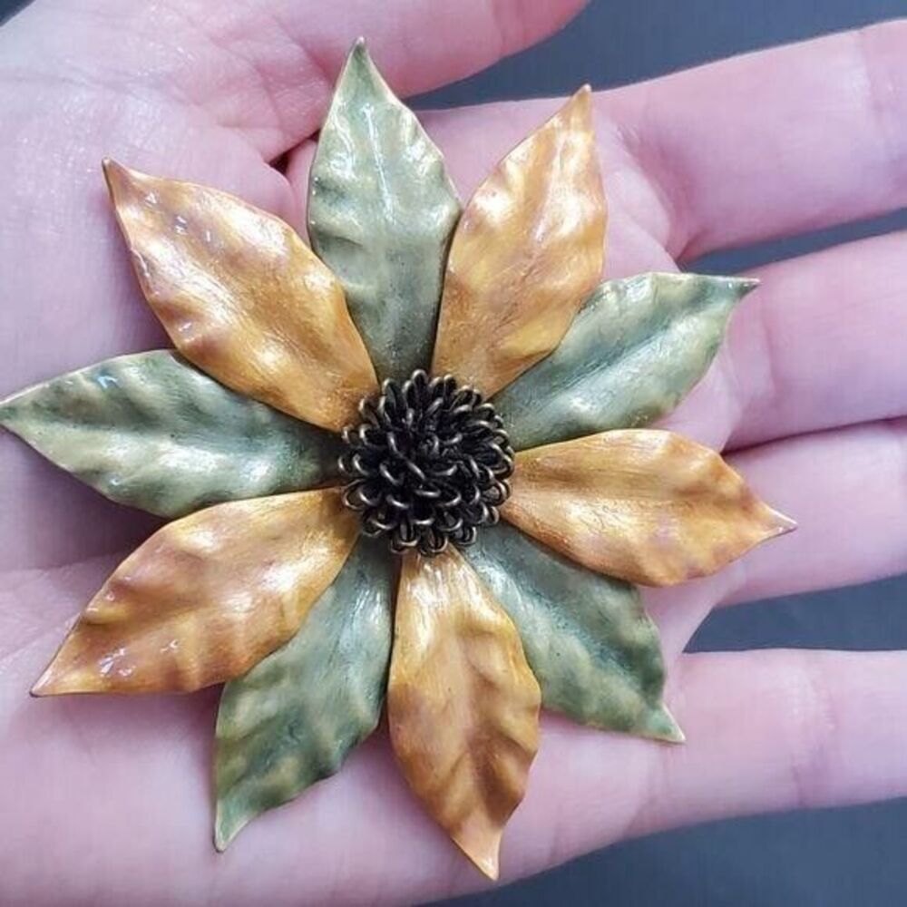 Vintage MCM gold tone poinsettia brooch